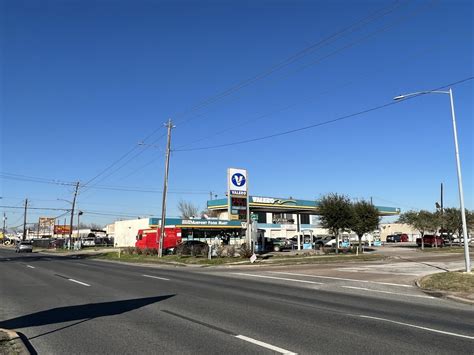 A Guide: 10 Phone Road Spots